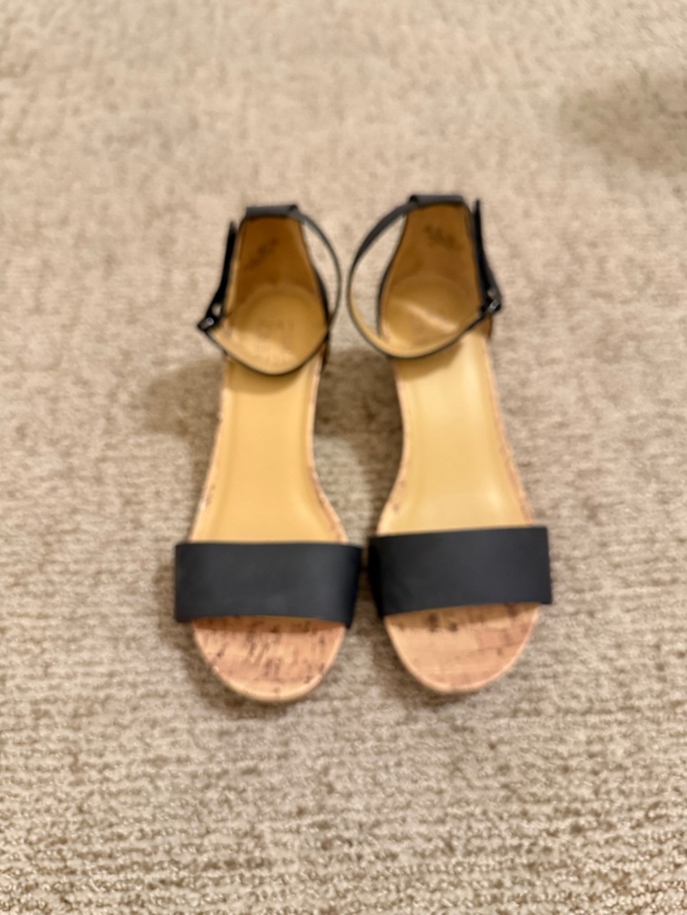 NWOT! Naturalizer Black Wedge Sandals in Size 8 Wide